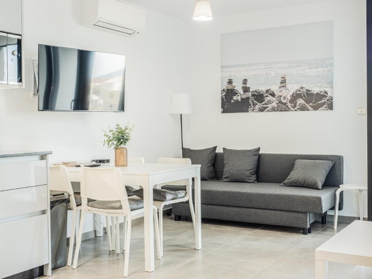 Brand New Studio Near The Beach, غيبرالتار المظهر الخارجي الصورة