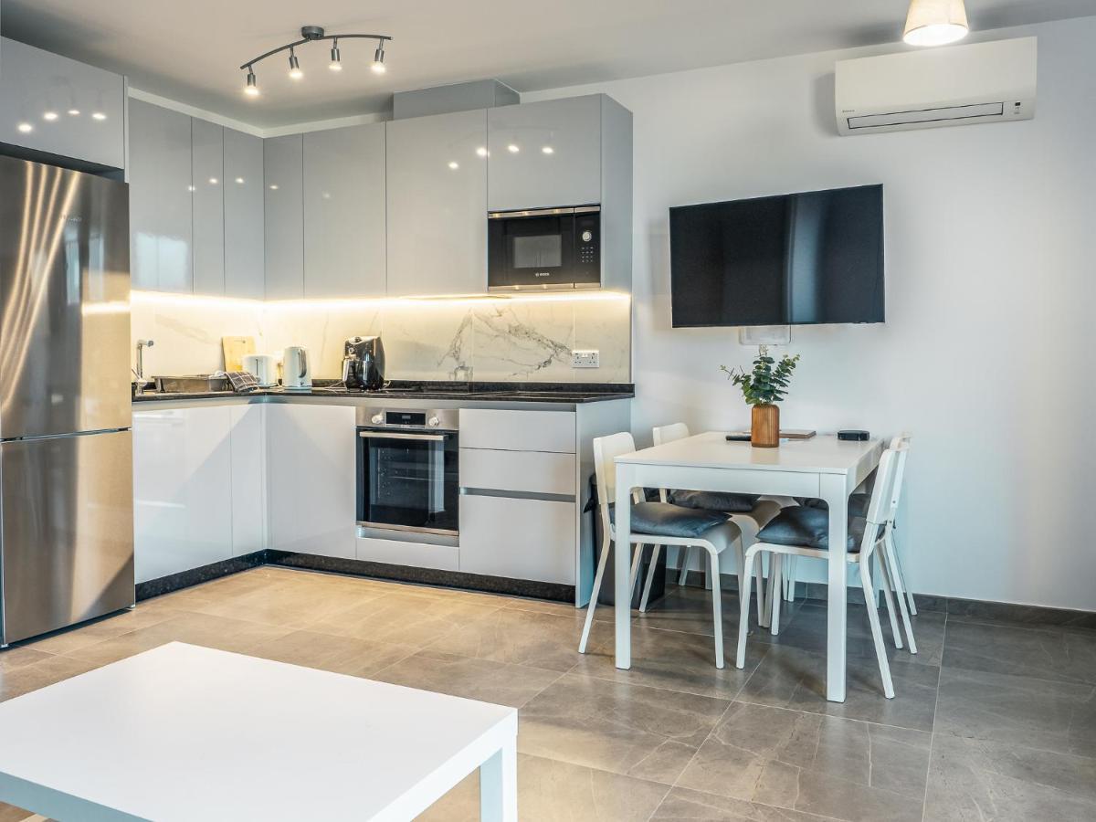 Brand New Studio Near The Beach, غيبرالتار المظهر الخارجي الصورة