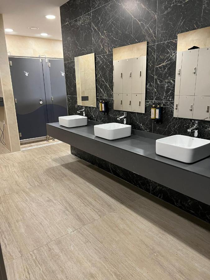 Brand New Studio Near The Beach, غيبرالتار المظهر الخارجي الصورة