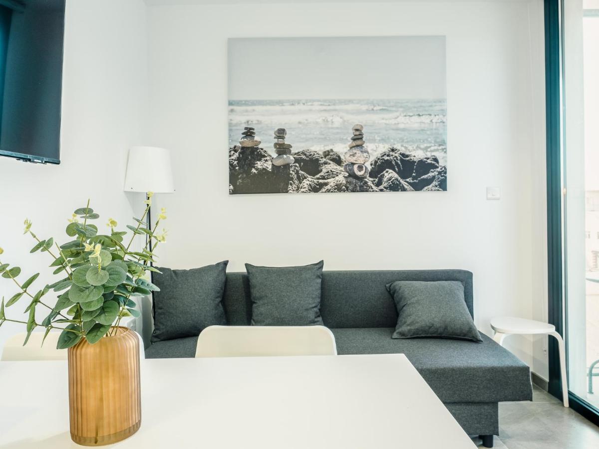 Brand New Studio Near The Beach, غيبرالتار المظهر الخارجي الصورة