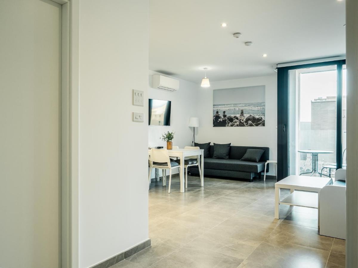 Brand New Studio Near The Beach, غيبرالتار المظهر الخارجي الصورة