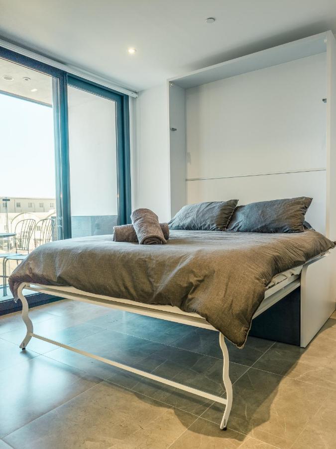Brand New Studio Near The Beach, غيبرالتار المظهر الخارجي الصورة